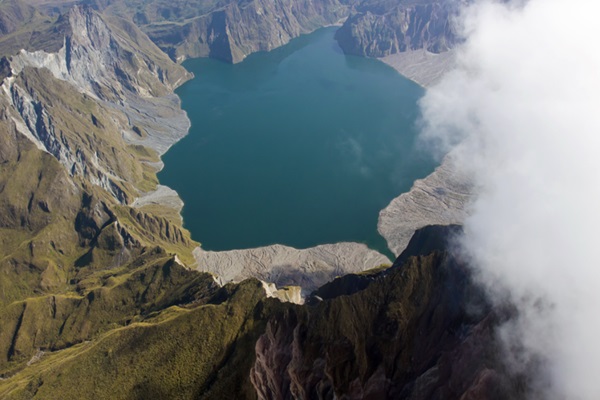 ピナツボ火山の湖