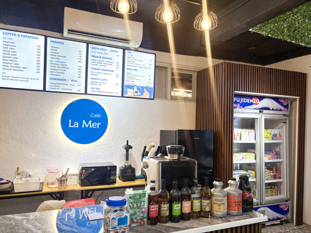 構内カフェテリアの様子