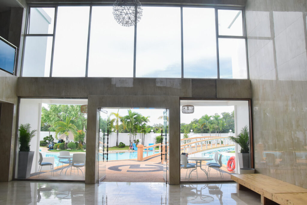 学校構内エントランス