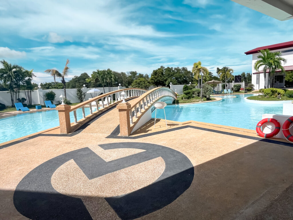 学校の屋外プール